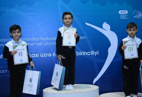 Batut gimnastikası üzrə 6-cı Bakı birinciliyi başa çatıb (FOTO)