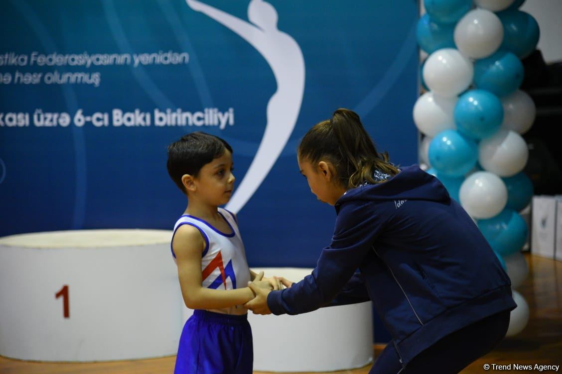 Batut gimastikası üzrə 6-cı Bakı birinciliyinin yarışlarına start verilib (FOTO)