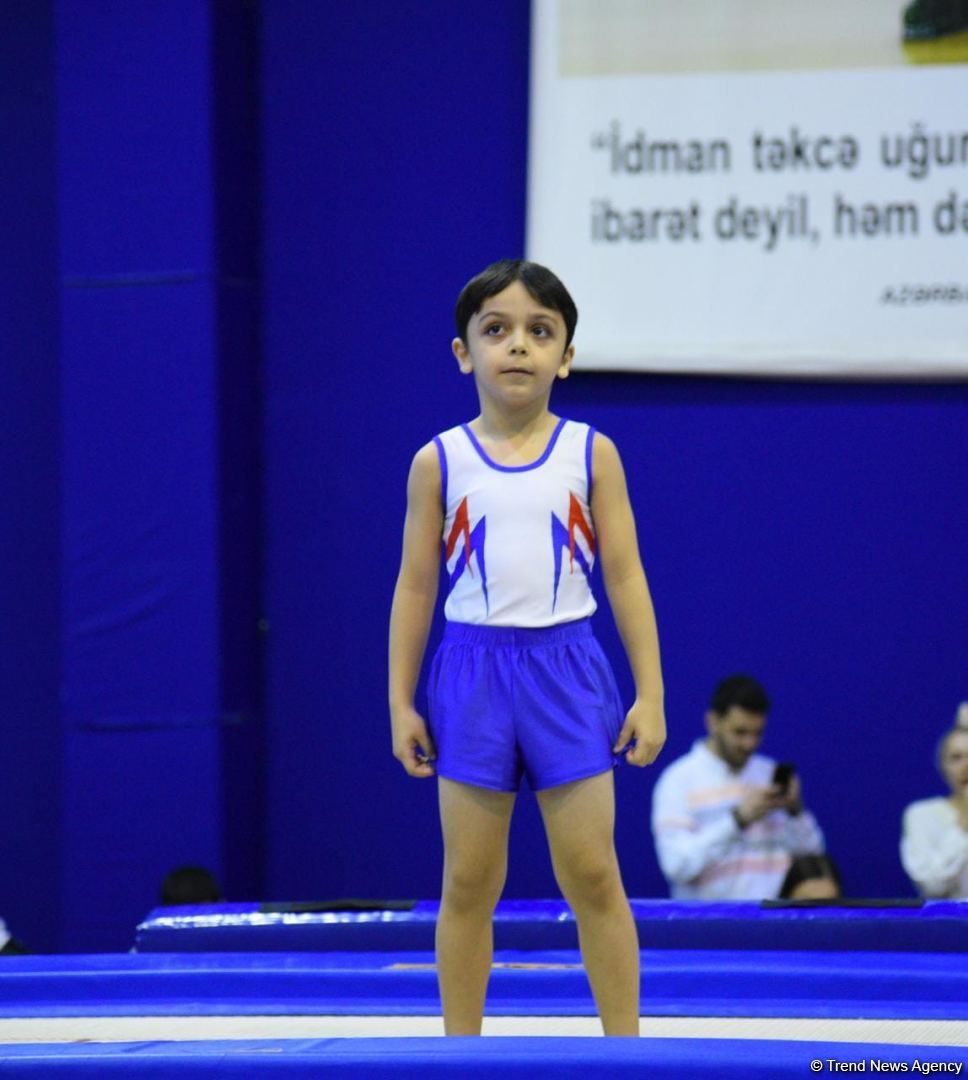 Batut gimastikası üzrə 6-cı Bakı birinciliyinin yarışlarına start verilib (FOTO)