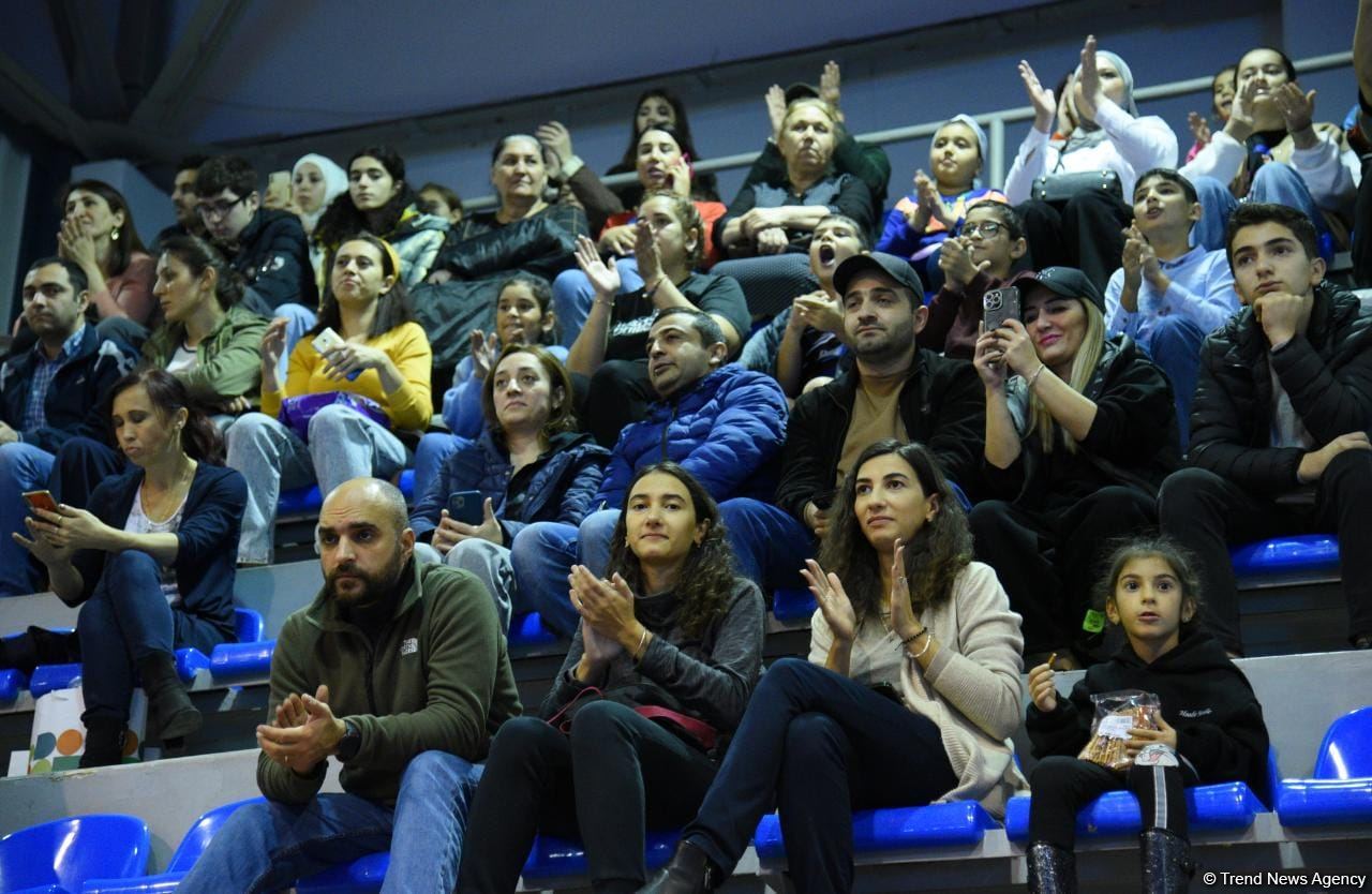 Batut gimastikası üzrə 6-cı Bakı birinciliyinin yarışlarına start verilib (FOTO)