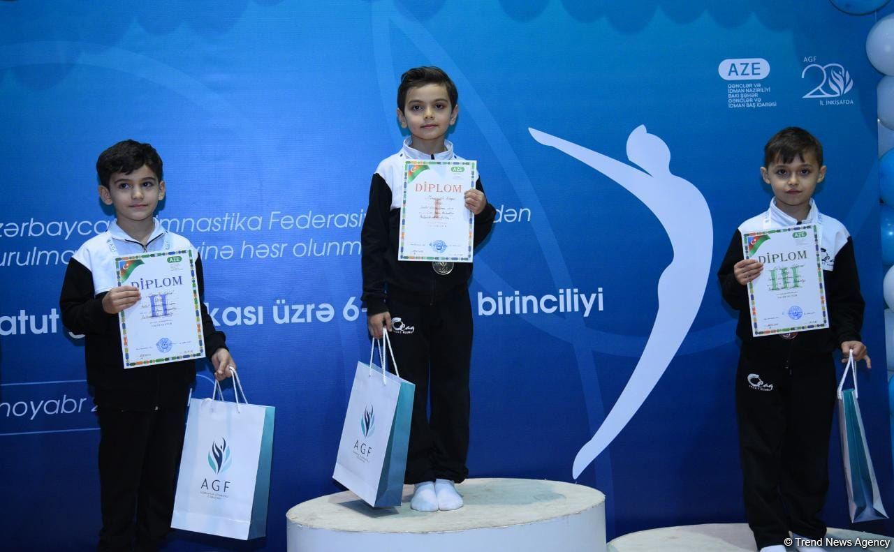 Batut gimnastikası üzrə 6-cı Bakı birinciliyi başa çatıb (FOTO)