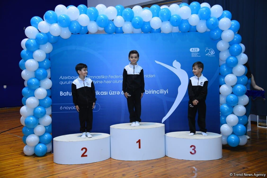 Batut gimnastikası üzrə 6-cı Bakı birinciliyi başa çatıb (FOTO)