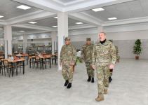 Prezident İlham Əliyev Füzuli rayonunda Müdafiə Nazirliyinin yeni istifadəyə verilmiş “N” saylı hərbi hissəsində yaradılan şəraitlə tanış olub (YENİLƏNİB) (FOTO/VİDEO)