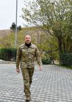 Prezident İlham Əliyev Füzuli rayonunda Müdafiə Nazirliyinin yeni istifadəyə verilmiş “N” saylı hərbi hissəsində yaradılan şəraitlə tanış olub (YENİLƏNİB) (FOTO/VİDEO)
