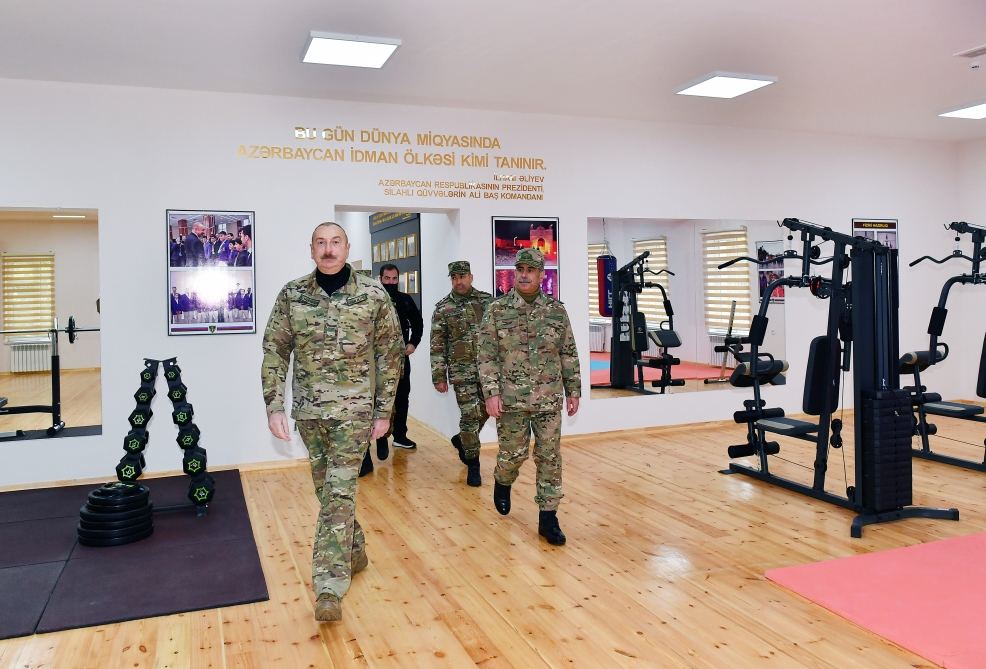 Prezident İlham Əliyev Füzuli rayonunda Müdafiə Nazirliyinin yeni istifadəyə verilmiş “N” saylı hərbi hissəsində yaradılan şəraitlə tanış olub (YENİLƏNİB) (FOTO/VİDEO)
