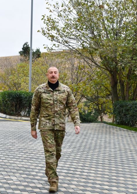 Prezident İlham Əliyev Füzuli rayonunda Müdafiə Nazirliyinin yeni istifadəyə verilmiş “N” saylı hərbi hissəsində yaradılan şəraitlə tanış olub (YENİLƏNİB) (FOTO/VİDEO)