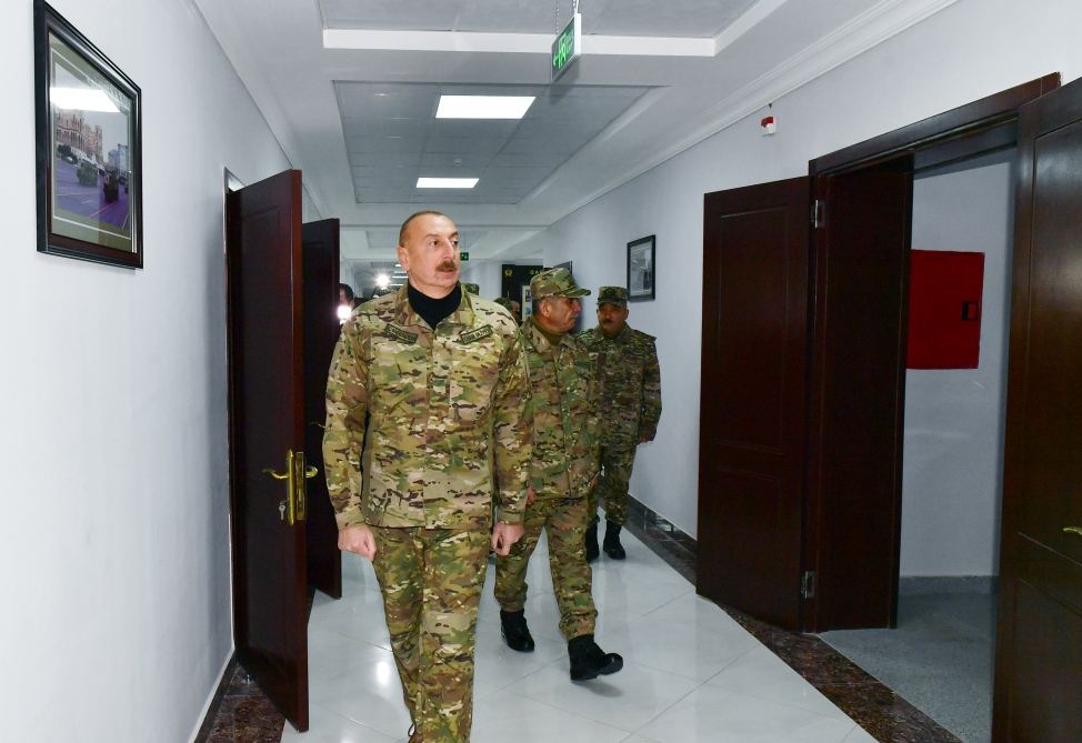 Prezident İlham Əliyev Füzuli rayonunda Müdafiə Nazirliyinin yeni istifadəyə verilmiş “N” saylı hərbi hissəsində yaradılan şəraitlə tanış olub (YENİLƏNİB) (FOTO/VİDEO)