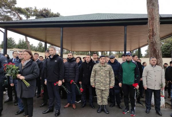II Şəhidlər Xiyabanı ziyarət edilir (FOTO)