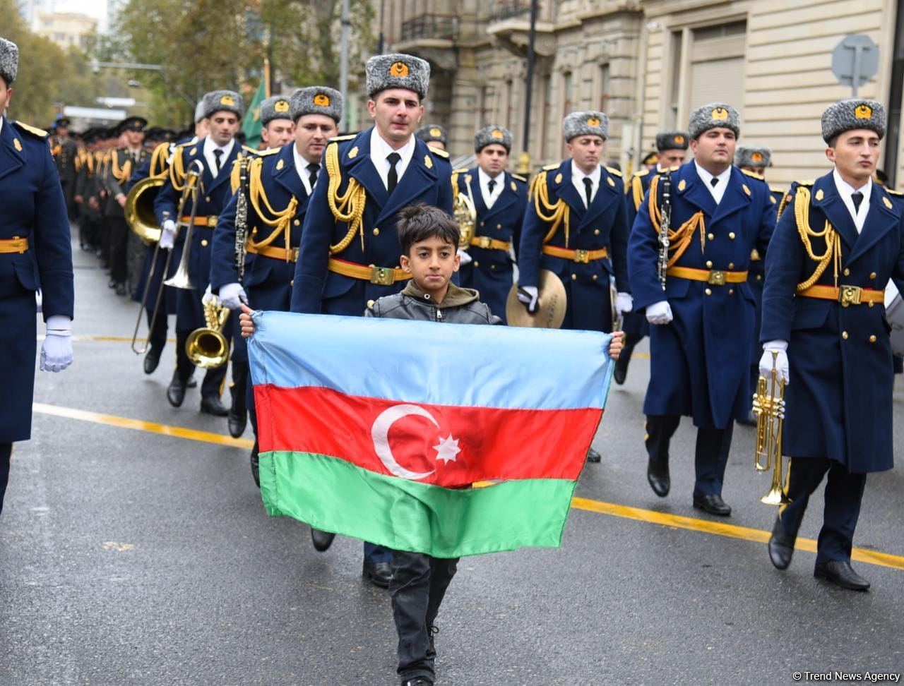 Bakıda Zəfər yürüşü keçirilib (FOTO/VİDEO)