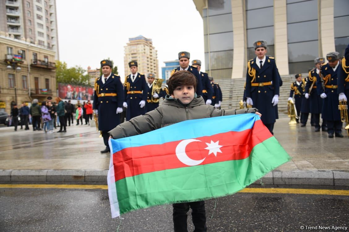 Bakıda Zəfər yürüşü keçirilib (FOTO/VİDEO)