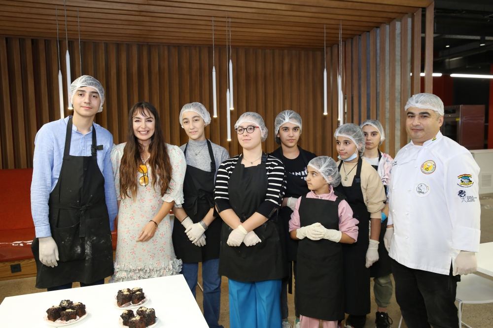 Heydər Əliyev Fondunun vitse-prezidenti Leyla Əliyeva DOST İnklüziv İnkişaf və Yaradıcılıq Mərkəzində olub (FOTO)