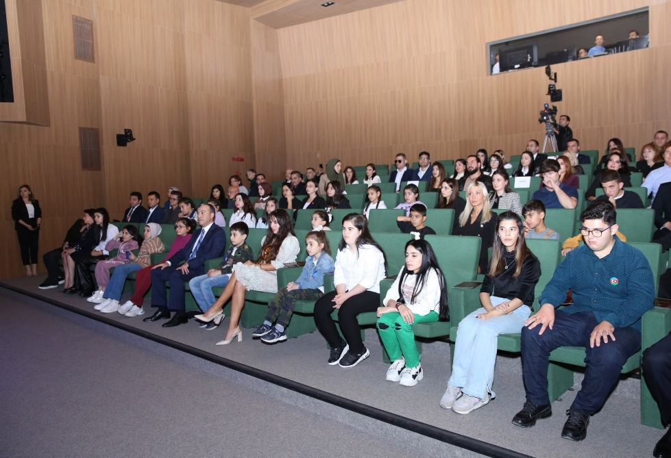 Heydər Əliyev Fondunun vitse-prezidenti Leyla Əliyeva DOST İnklüziv İnkişaf və Yaradıcılıq Mərkəzində olub (FOTO)