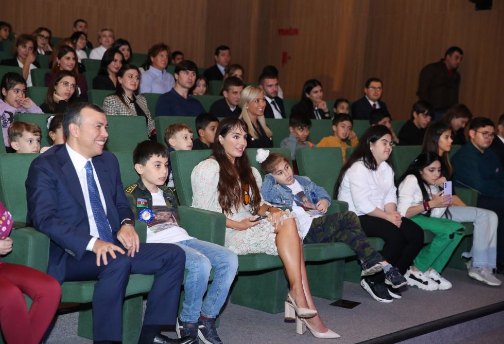 Heydər Əliyev Fondunun vitse-prezidenti Leyla Əliyeva DOST İnklüziv İnkişaf və Yaradıcılıq Mərkəzində olub (FOTO)