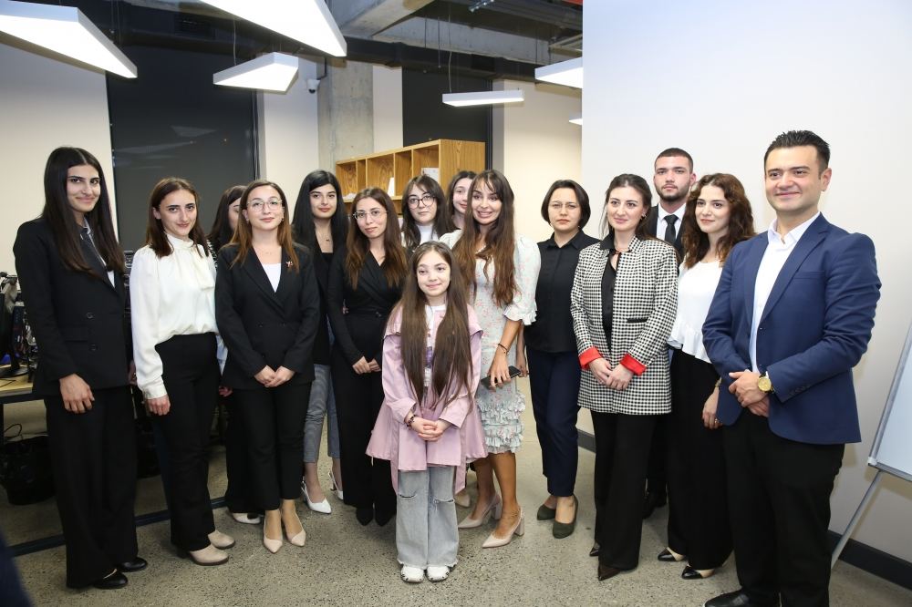Heydər Əliyev Fondunun vitse-prezidenti Leyla Əliyeva DOST İnklüziv İnkişaf və Yaradıcılıq Mərkəzində olub (FOTO)