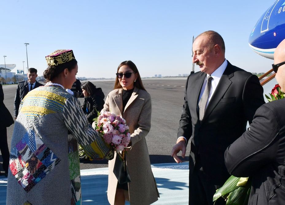 Prezident İlham Əliyev və Birinci xanım Mehriban Əliyeva Özbəkistana səfərə gəliblər (FOTO/VİDEO)