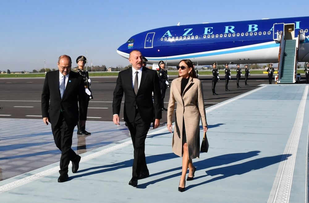Prezident İlham Əliyev və Birinci xanım Mehriban Əliyeva Özbəkistana səfərə gəliblər (FOTO/VİDEO)