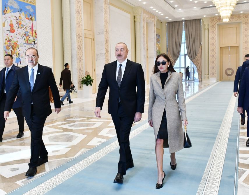 Prezident İlham Əliyev və Birinci xanım Mehriban Əliyeva Özbəkistana səfərə gəliblər (FOTO/VİDEO)