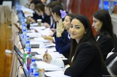 Bədii və aerobika gimnastikası üzrə birgə Bakı çempionatının ikinci günü start götürüb (FOTO)