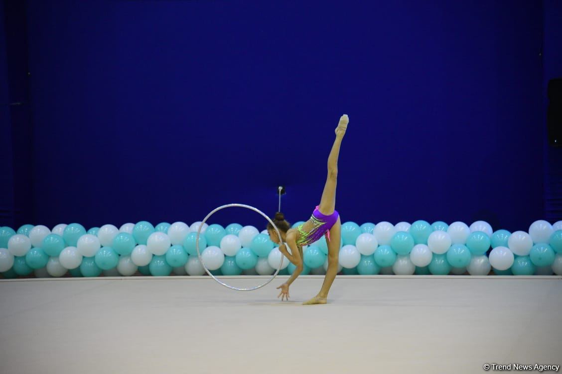 Bədii və aerobika gimnastikası üzrə birgə Bakı çempionatının ikinci günü start götürüb (FOTO)