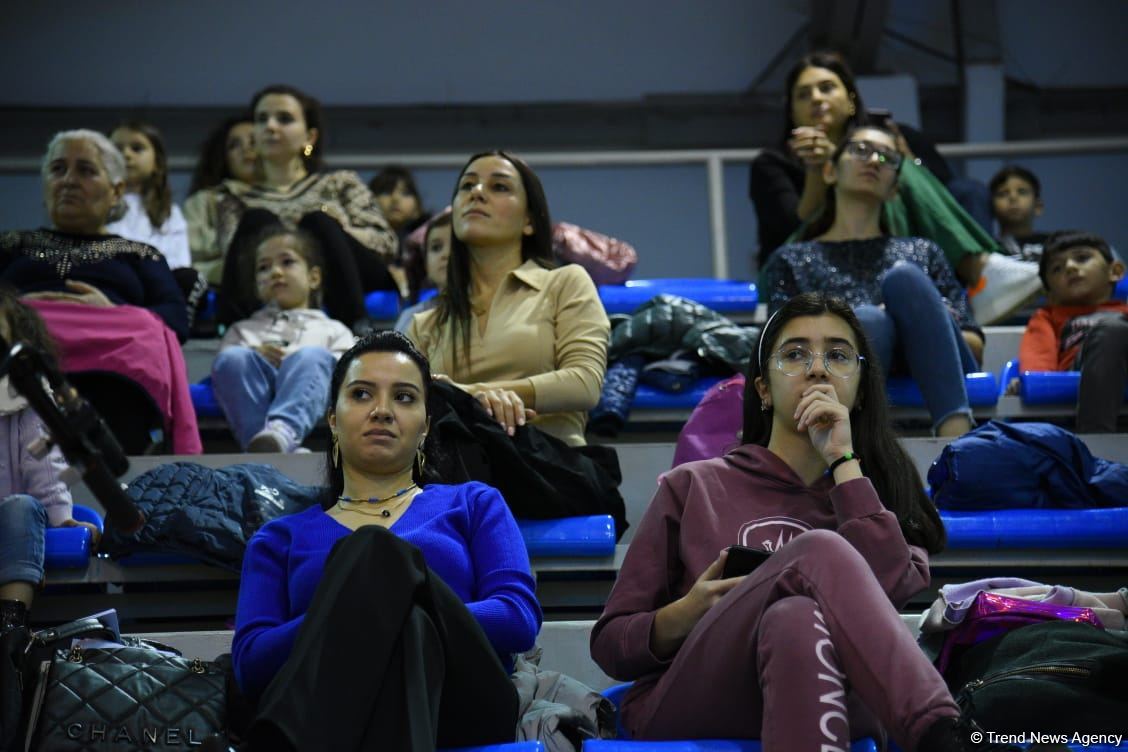 Bədii və aerobika gimnastikası üzrə birgə Bakı çempionatının ikinci günü start götürüb (FOTO)