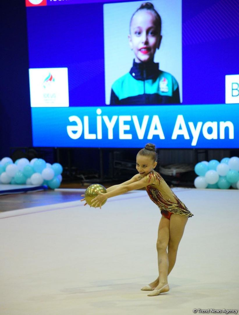 Bədii və aerobika gimnastikası üzrə birgə Bakı çempionatının ikinci günü start götürüb (FOTO)