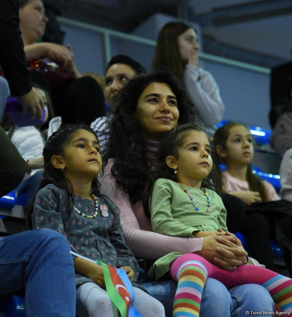 Bədii və aerobika gimnastikası üzrə birgə Bakı çempionatının ikinci günü start götürüb (FOTO)
