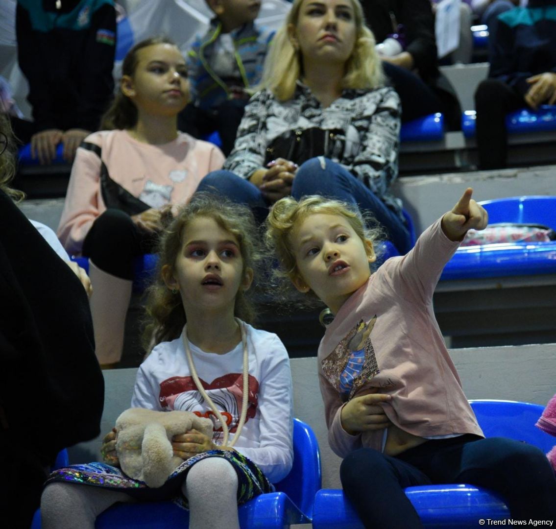 Bədii və aerobika gimnastikası üzrə birgə Bakı çempionatının ikinci günü start götürüb (FOTO)