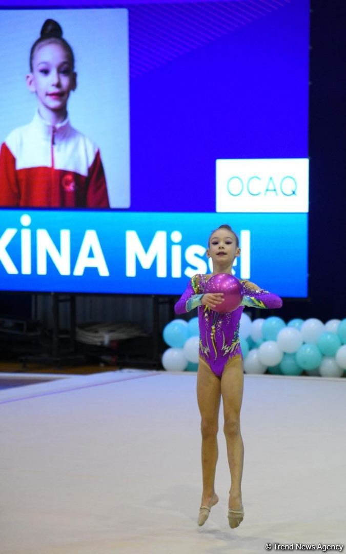 Bədii və aerobika gimnastikası üzrə birgə Bakı çempionatının ikinci günü start götürüb (FOTO)