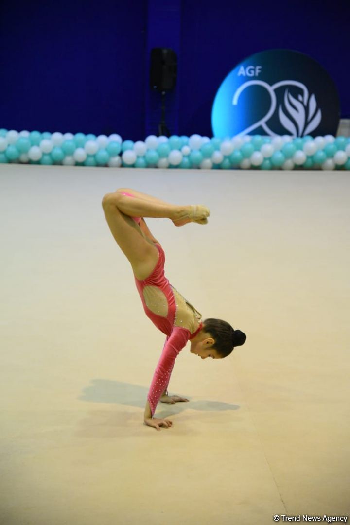 Bədii və aerobika gimnastikası üzrə birgə Bakı çempionatının ikinci günü start götürüb (FOTO)