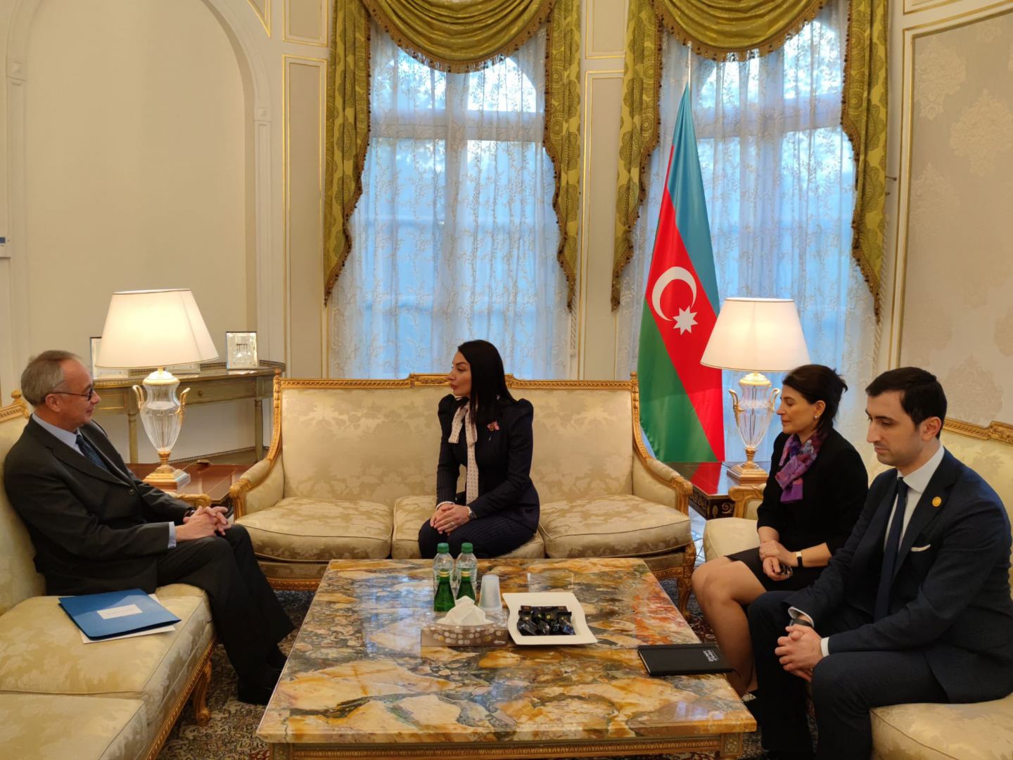 Leyla Abdullayeva etimadnaməsinin surətini Fransa Xarici İşlər Nazirliyinə təqdim edib (FOTO)