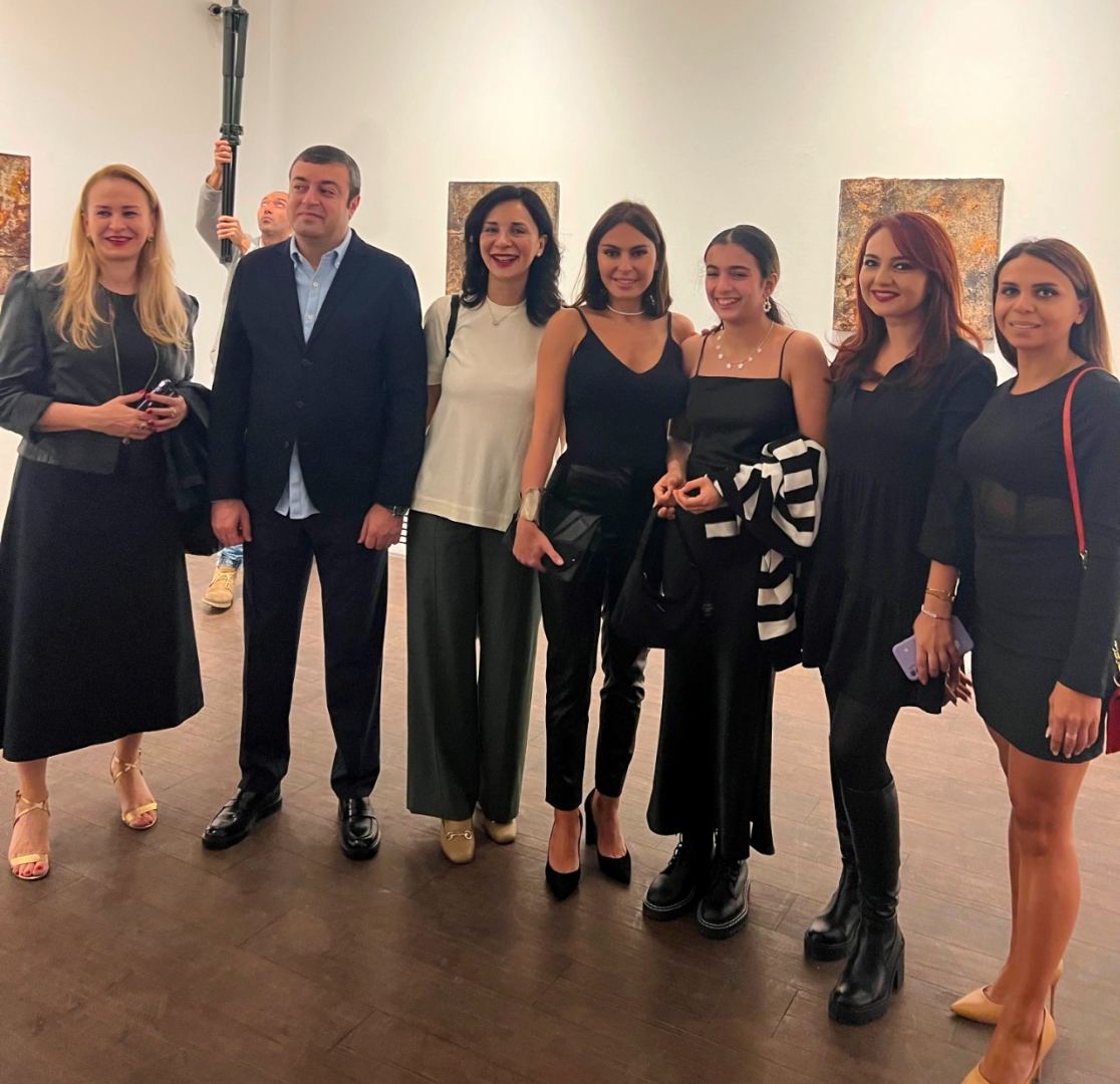 Tbilisidə tanınmış Azərbaycan rəssamı Aida Mahmudovanın “Cənnət Gözləyə Bilər” adlı sərgisi açılıb (FOTO)