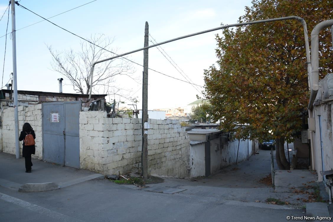 Bakının bu ünvanında evlərin sökülməsinə başlanılıb (FOTO)