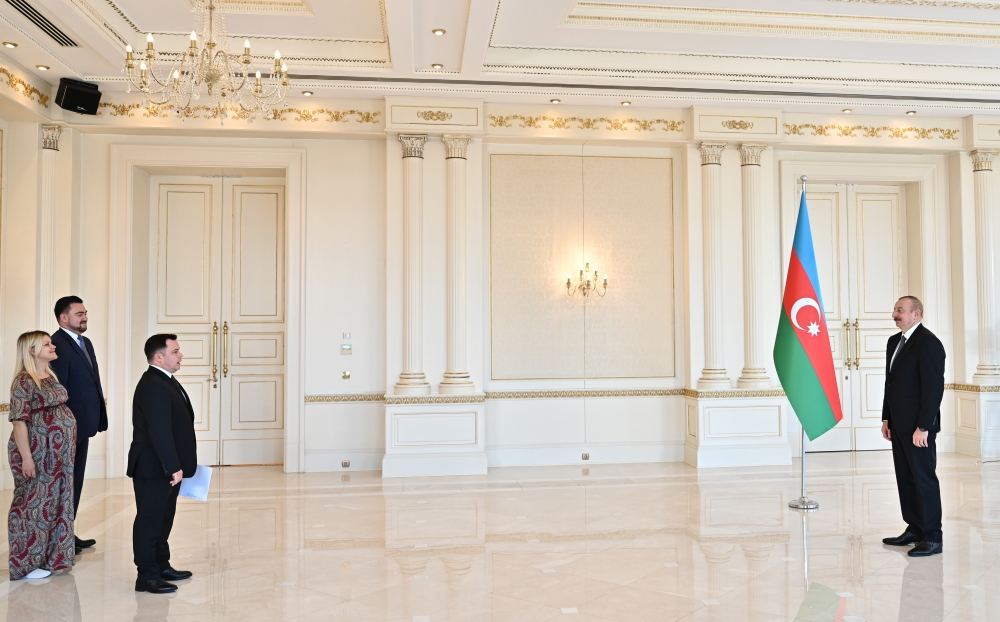 Prezident İlham Əliyev Moldovanın Azərbaycanda yeni təyin olunan səfirinin etimadnaməsini qəbul edib (FOTO/VİDEO) (YENİLƏNİB)