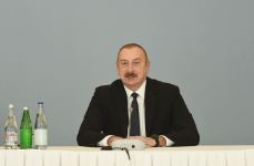 Prezident İlham Əliyev Bakıda keçirilən “Orta Dəhliz boyunca: geopolitika, təhlükəsizlik və iqtisadiyyat” mövzusunda beynəlxalq konfransda iştirak edib (FOTO/VİDEO) (YENİLƏNİB-6)