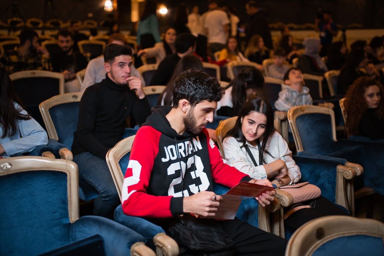 II “4.4 Qısa Tamaşalar Festivalı” davam edir: 3-cü günün xronikası (FOTO)