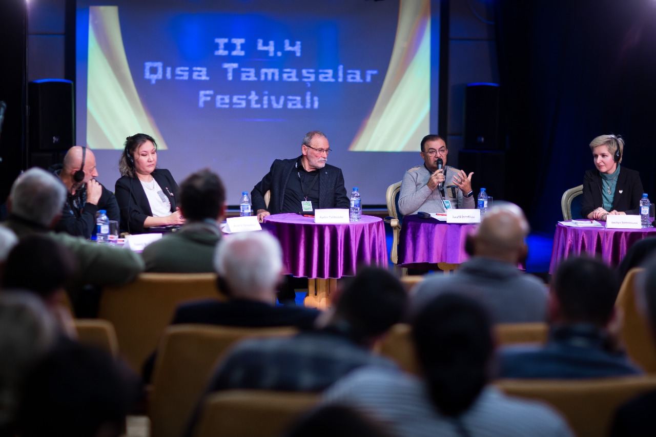 “4.4 Qısa Tamaşalar Festivalı” davam edir (FOTO)