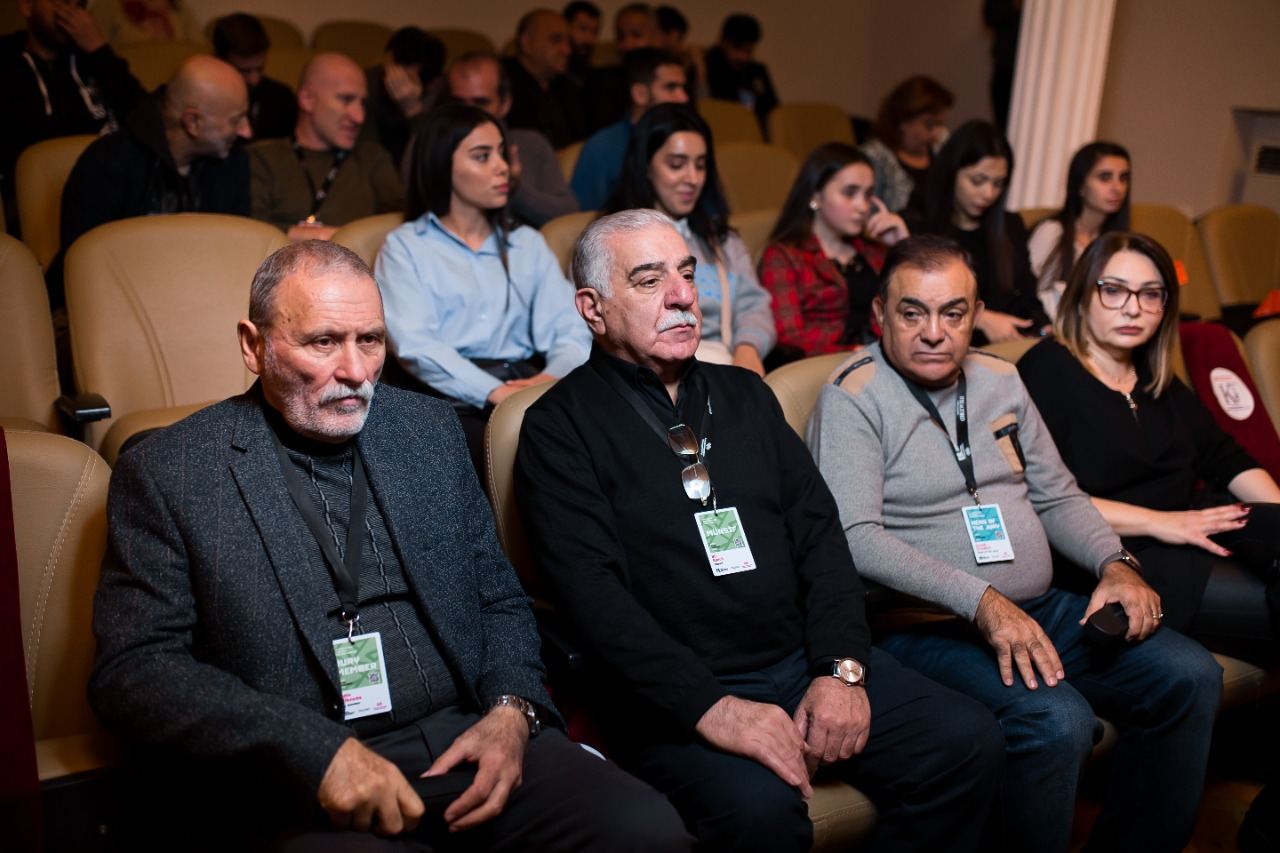 “4.4 Qısa Tamaşalar Festivalı” davam edir (FOTO)