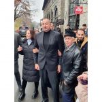 Prezident İlham Əliyev və Birinci xanım Mehriban Əliyeva Şəki şəhərinə səfər zamanı sakinlərlə görüşüb söhbət ediblər (FOTO)