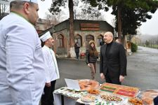 Prezident İlham Əliyev və Birinci xanım Mehriban Əliyeva “Yuxarı Baş” Milli Tarix-Memarlıq Qoruğu ərazisində aparılan təmir-bərpa işləri ilə tanış olublar (FOTO/VİDEO) (YENİLƏNİB)