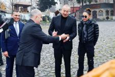 Prezident İlham Əliyev və Birinci xanım Mehriban Əliyeva “Yuxarı Baş” Milli Tarix-Memarlıq Qoruğu ərazisində aparılan təmir-bərpa işləri ilə tanış olublar (FOTO/VİDEO) (YENİLƏNİB)