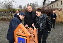 Prezident İlham Əliyev və Birinci xanım Mehriban Əliyeva “Yuxarı Baş” Milli Tarix-Memarlıq Qoruğu ərazisində aparılan təmir-bərpa işləri ilə tanış olublar (FOTO/VİDEO) (YENİLƏNİB)