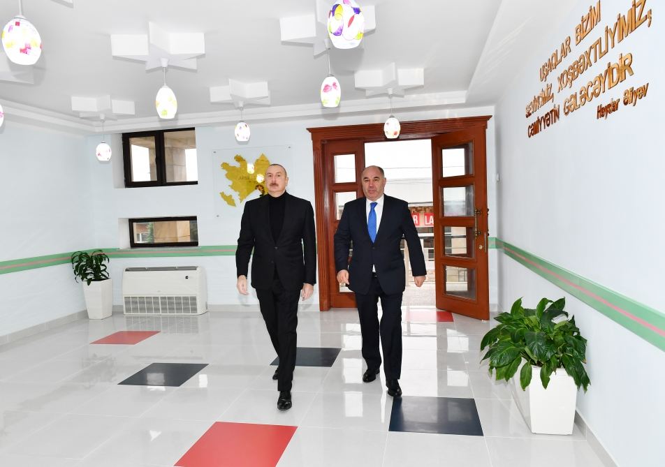 Prezident İlham Əliyev Heydər Əliyev Fondunun təşəbbüsü ilə Oğuzda inşa edilmiş körpələr evi-uşaq bağçasının açılışında iştirak edib (FOTO/VİDEO) (YENİLƏNİB)