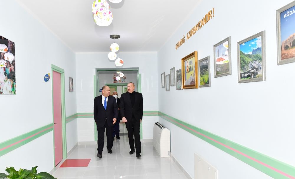 Prezident İlham Əliyev Heydər Əliyev Fondunun təşəbbüsü ilə Oğuzda inşa edilmiş körpələr evi-uşaq bağçasının açılışında iştirak edib (FOTO/VİDEO) (YENİLƏNİB)