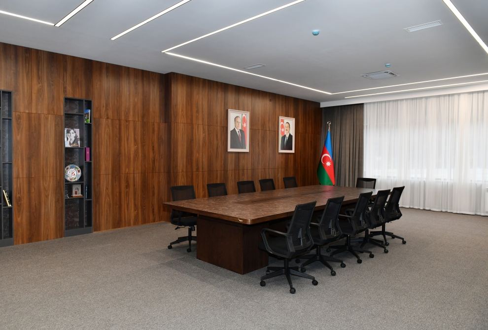 Prezident İlham Əliyev və Birinci xanım Mehriban Əliyeva Şəki Şəhər İcra Hakimiyyətinin yeni inzibati binasında yaradılan şəraitlə tanış olublar (FOTO/VİDEO) (YENİLƏNİB)