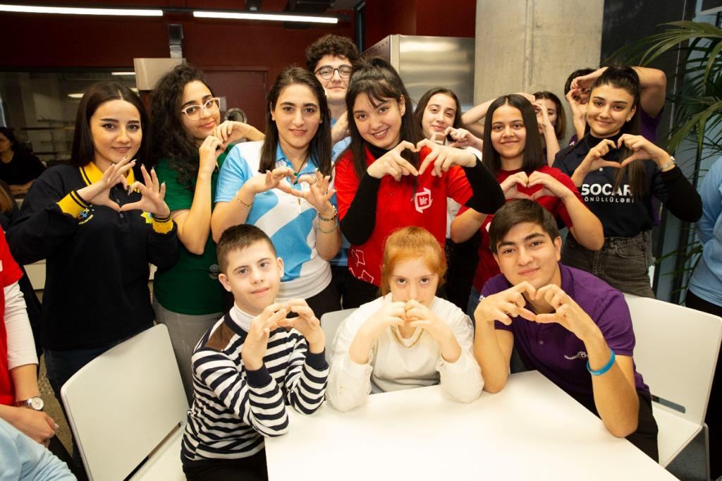 Könüllülük Sərhəd Tanımır! (FOTO)