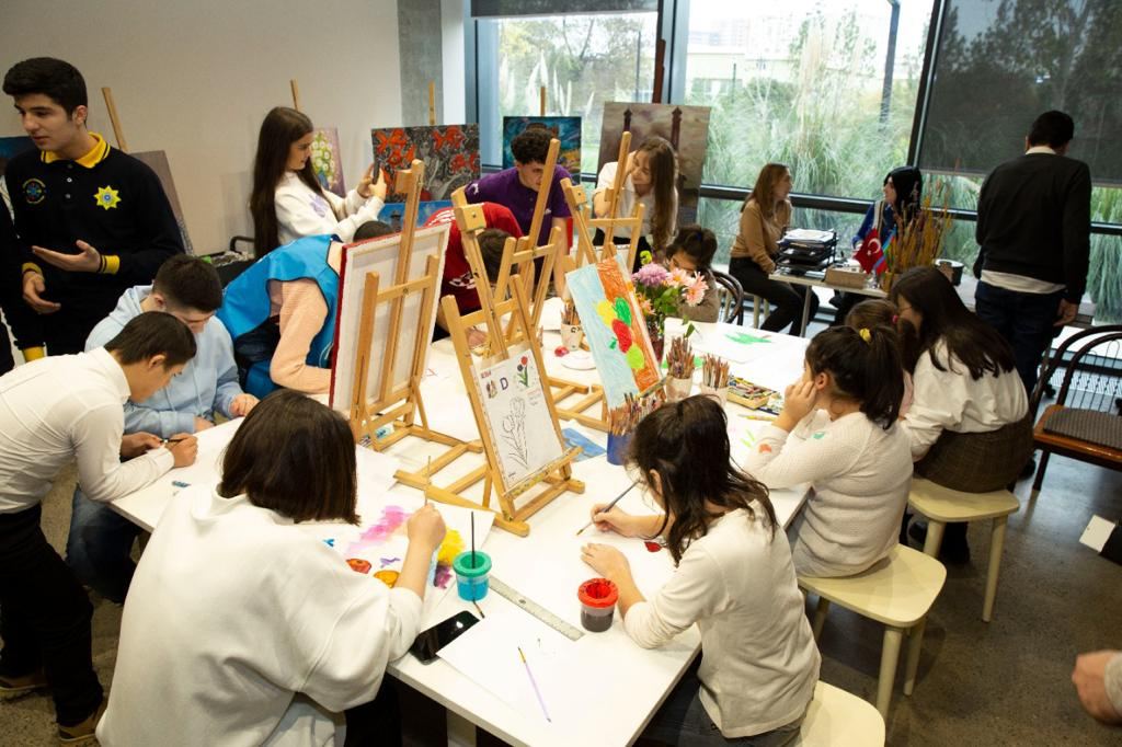 Könüllülük Sərhəd Tanımır! (FOTO)