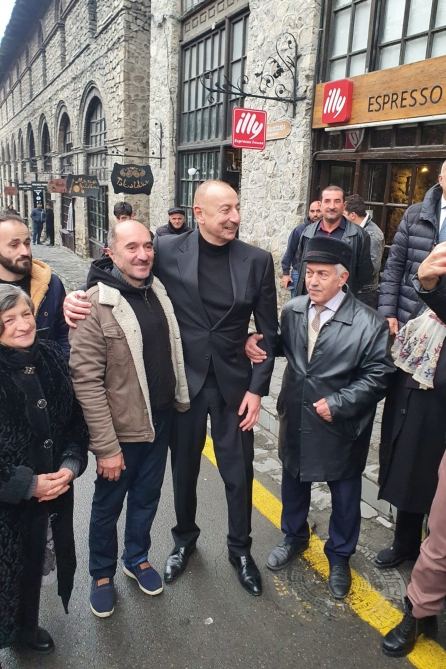 Prezident İlham Əliyev və Birinci xanım Mehriban Əliyeva “Yuxarı Baş” Milli Tarix-Memarlıq Qoruğu ərazisində aparılan təmir-bərpa işləri ilə tanış olublar (FOTO/VİDEO) (YENİLƏNİB)