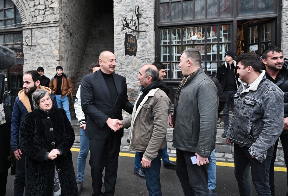 Prezident İlham Əliyev və Birinci xanım Mehriban Əliyeva “Yuxarı Baş” Milli Tarix-Memarlıq Qoruğu ərazisində aparılan təmir-bərpa işləri ilə tanış olublar (FOTO/VİDEO) (YENİLƏNİB)