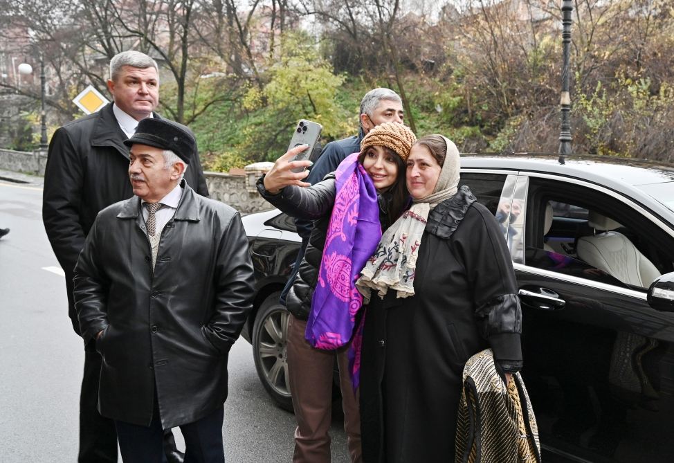 Prezident İlham Əliyev və Birinci xanım Mehriban Əliyeva “Yuxarı Baş” Milli Tarix-Memarlıq Qoruğu ərazisində aparılan təmir-bərpa işləri ilə tanış olublar (FOTO/VİDEO) (YENİLƏNİB)