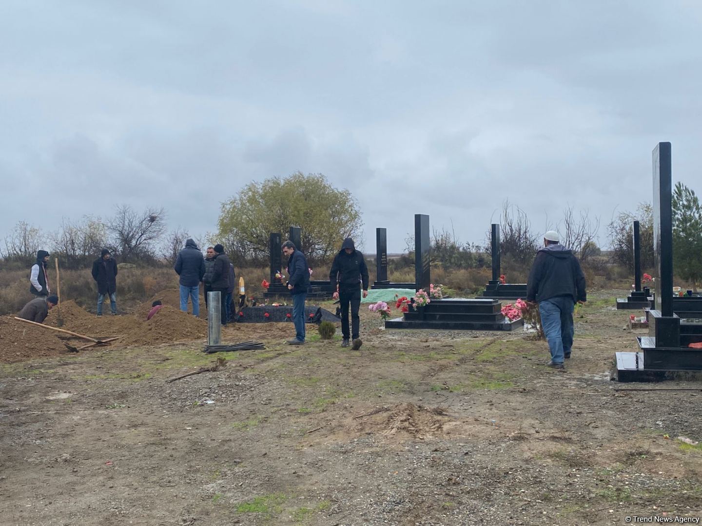 Beyləqanda qətlə yetirilən bir ailənin 4 üzvü dəfn olunub (FOTO)